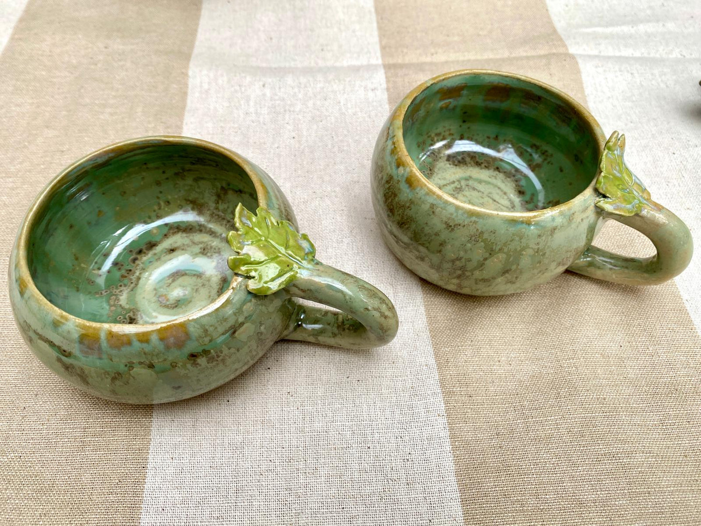 Kleine mok lichtgroen kristalglazuur