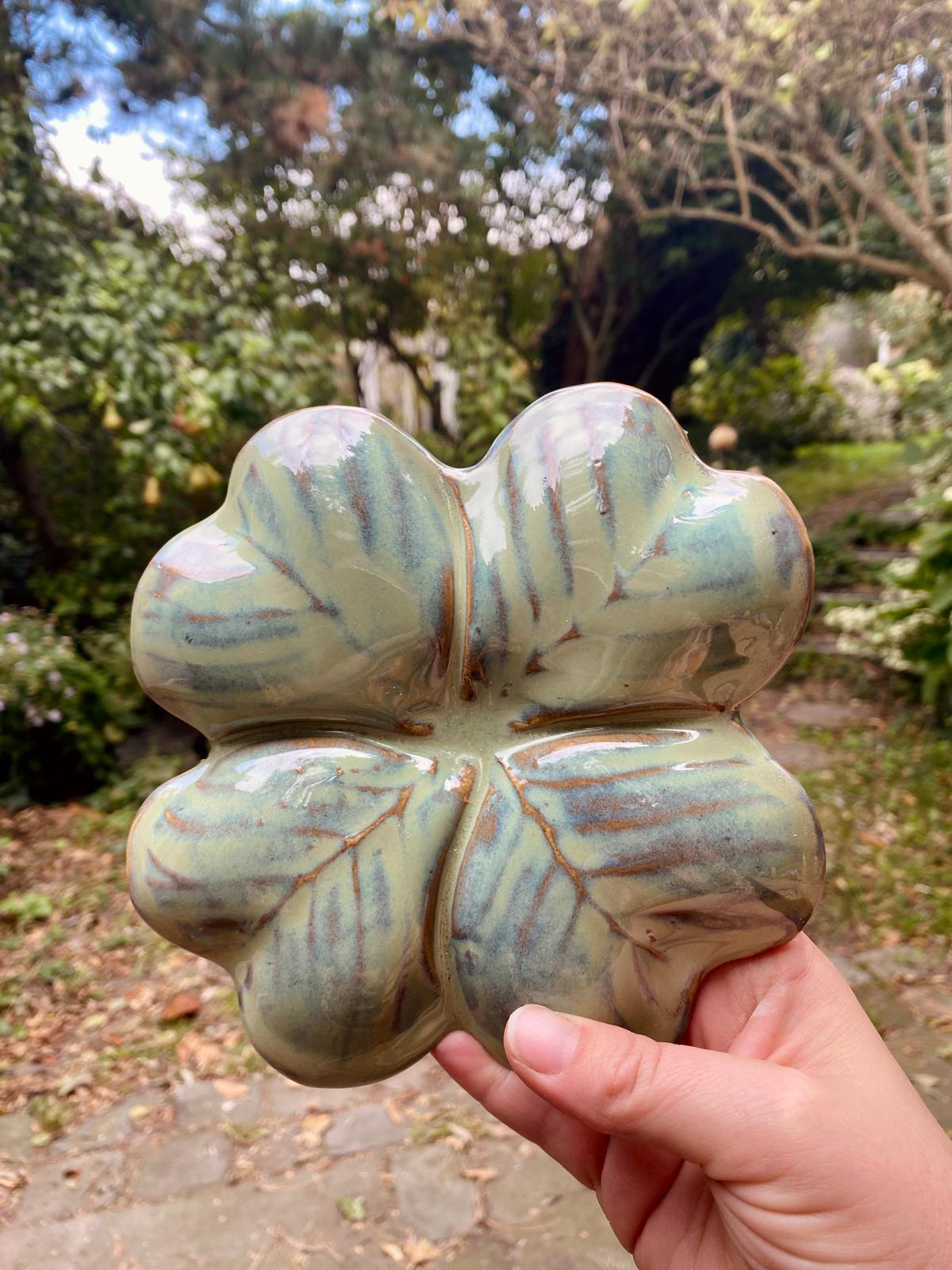 Klavertje vier muurhanger (met kleine beschadiging)