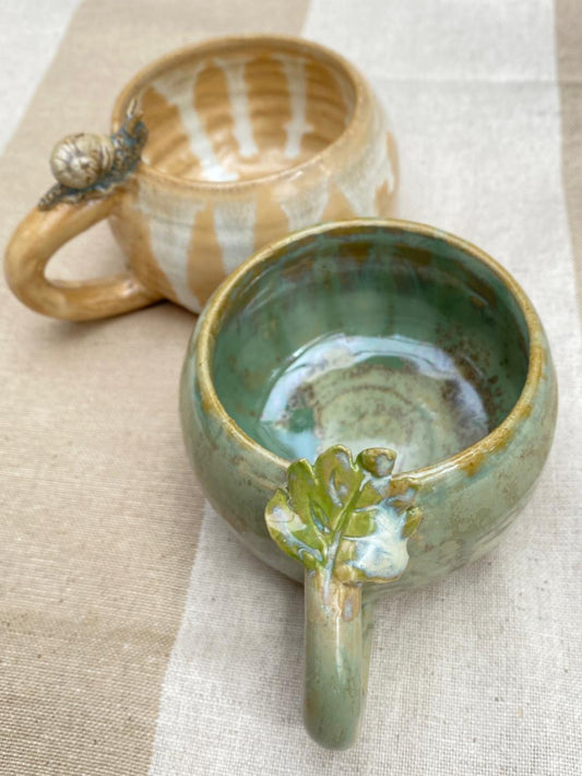 Kleine mok lichtgroen kristalglazuur