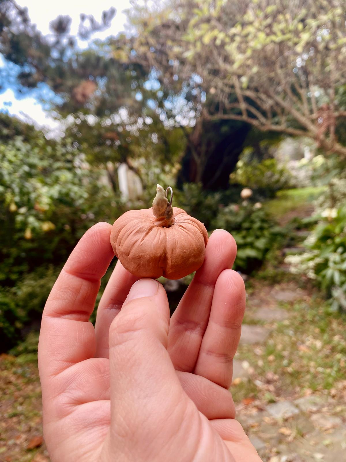 Kleine pompoen hangertjes (set van 2)